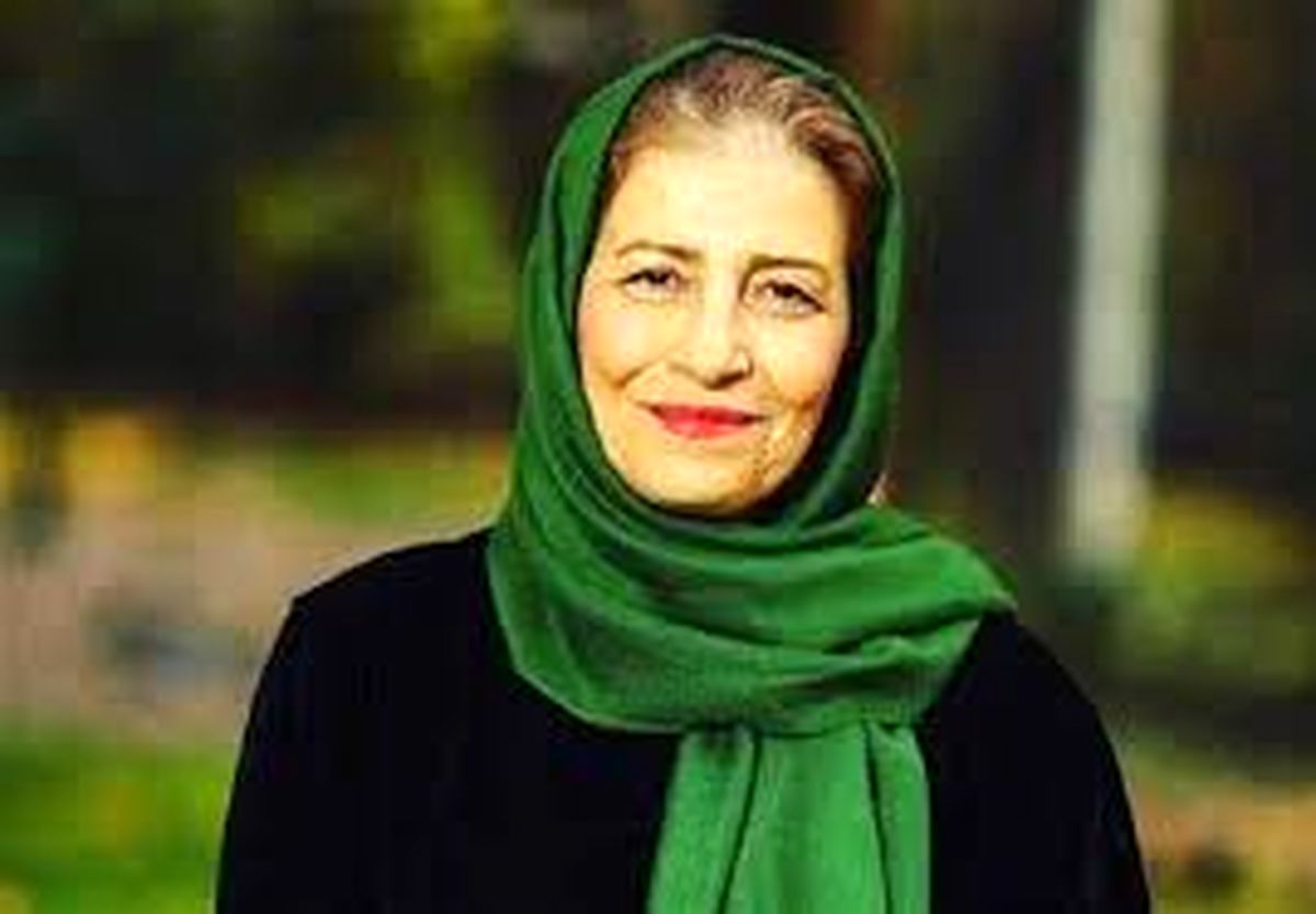 احترام برومند در کنار هنرمندی که همسر خواهرش است