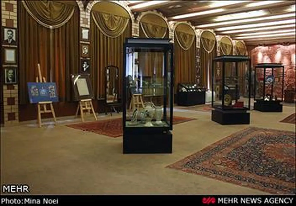 تجهیز تابلوهای اهدایی موزه ملک به شیشه ضدنور