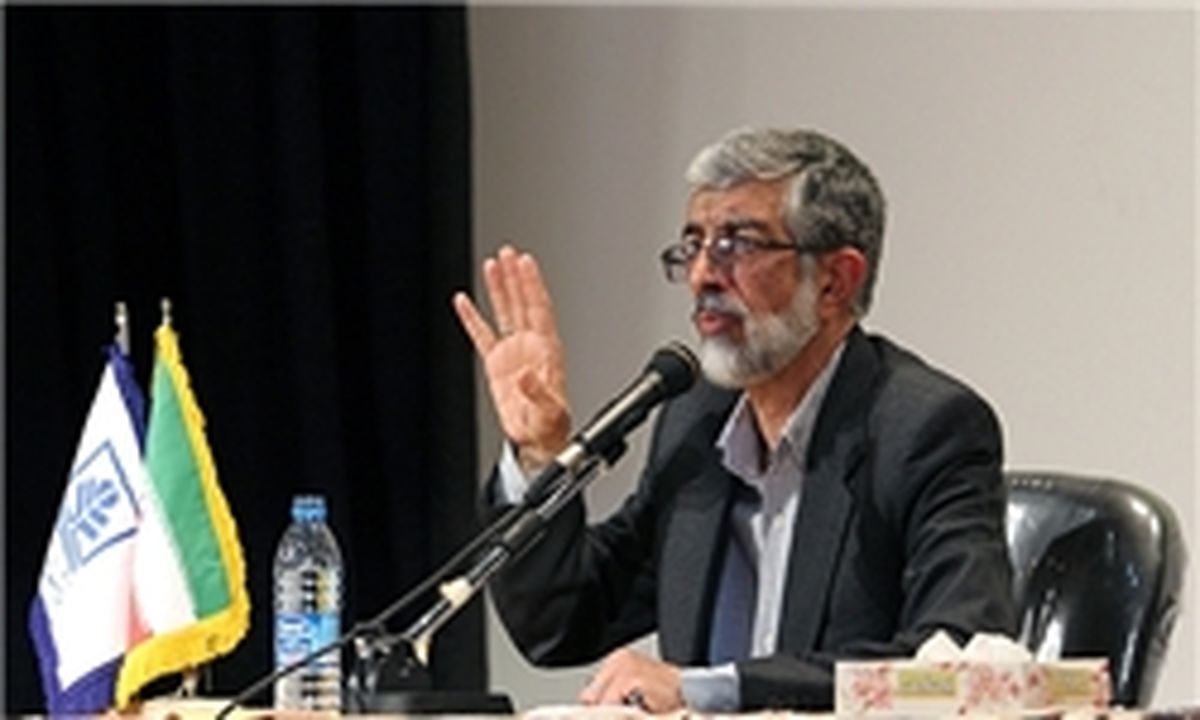 حامیان موسوی پشت‌سر هاشمی رفسنجانی قراردارند