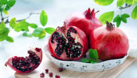پاک کردن لکه انار شب یلدا از روی فرش روشن به روش خانگی 