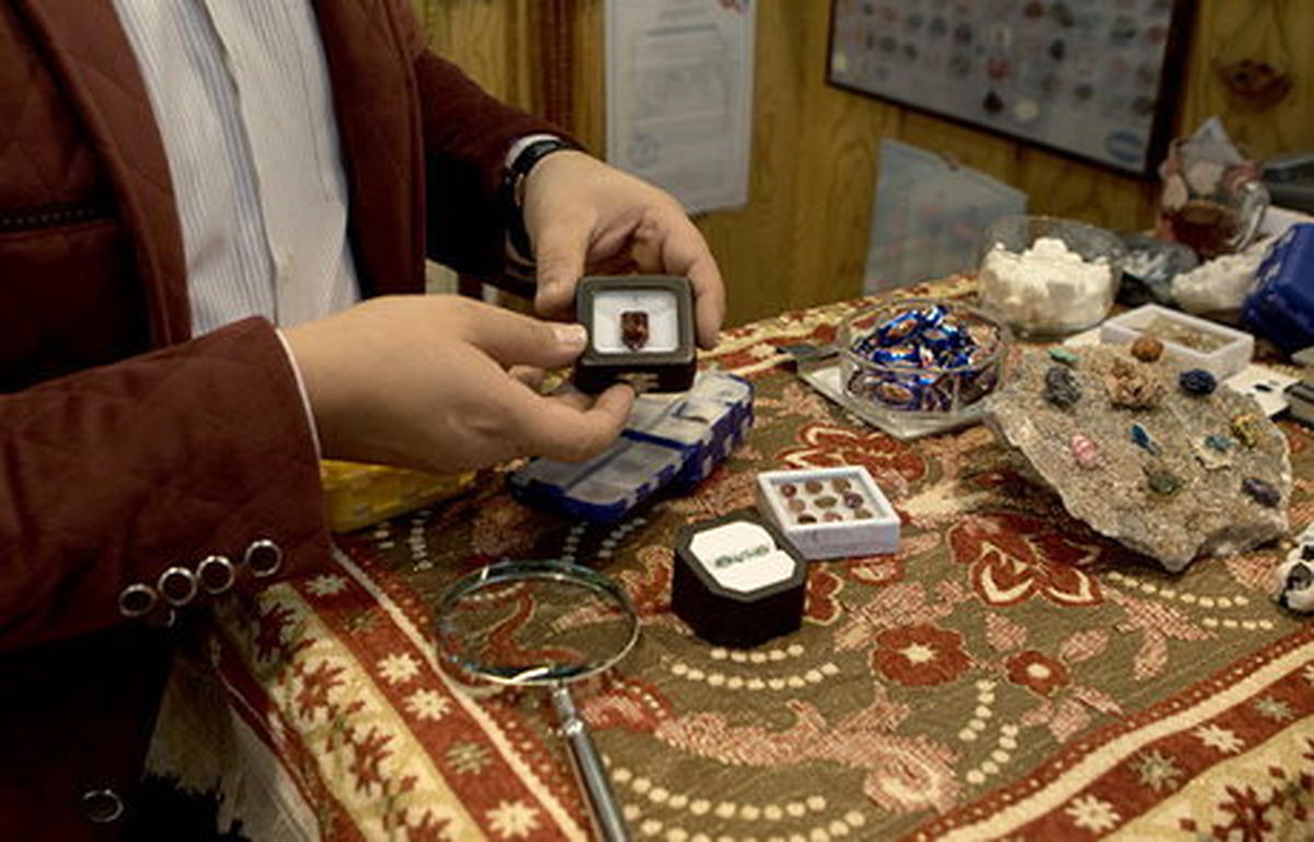 قاچاق سنگ‌های قیمتی از اصفهان به بندرعباس؟!