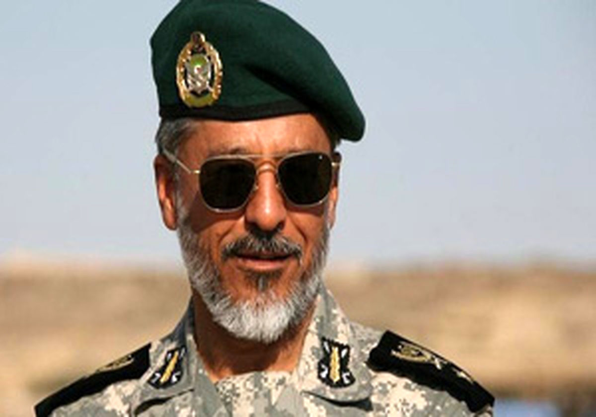 امیر سیاری از نمایشگاه مطبوعات بازدید کرد