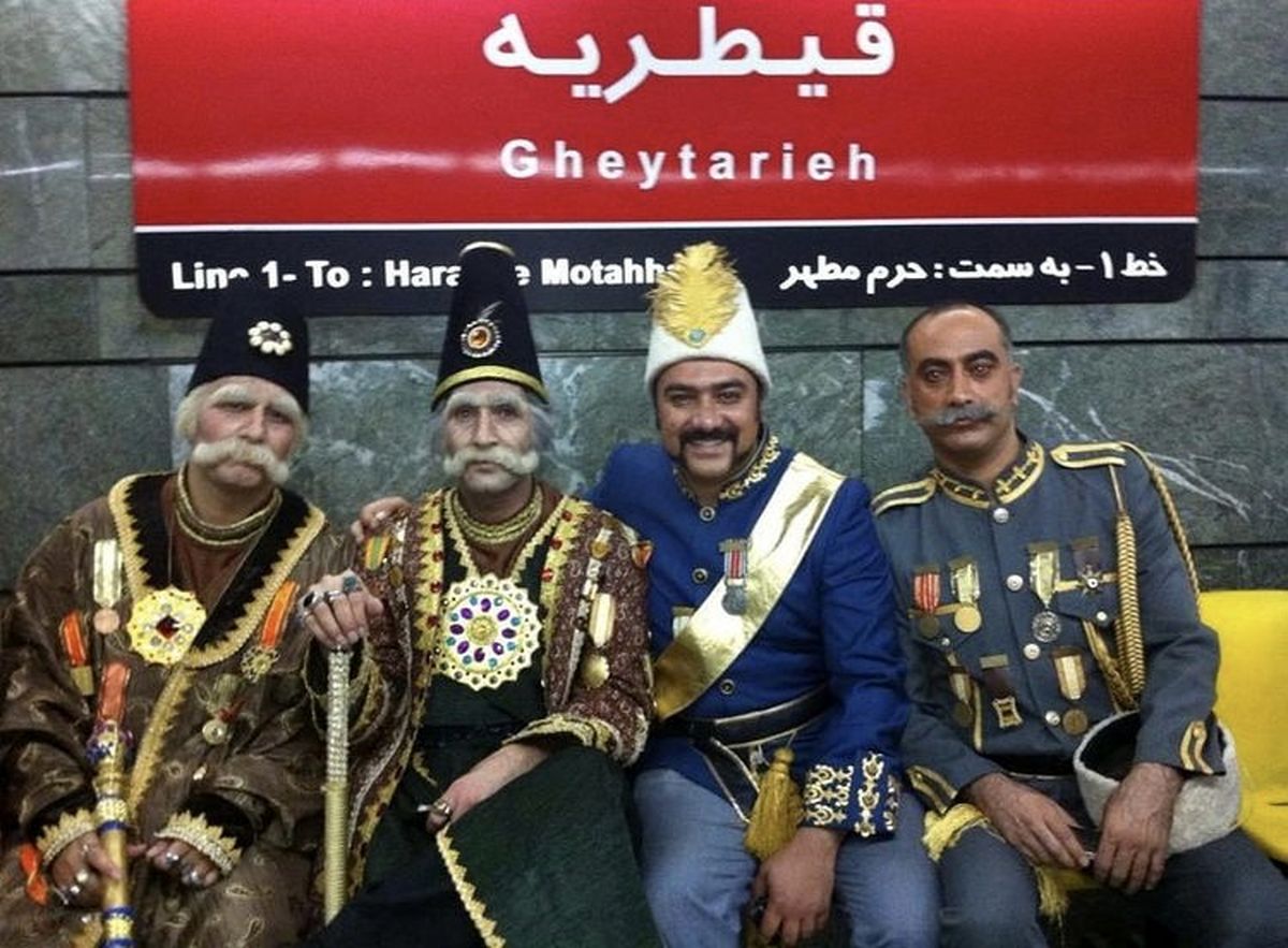 بازیگران قهوه تلخ در یک ایستگاه مترو + عکس