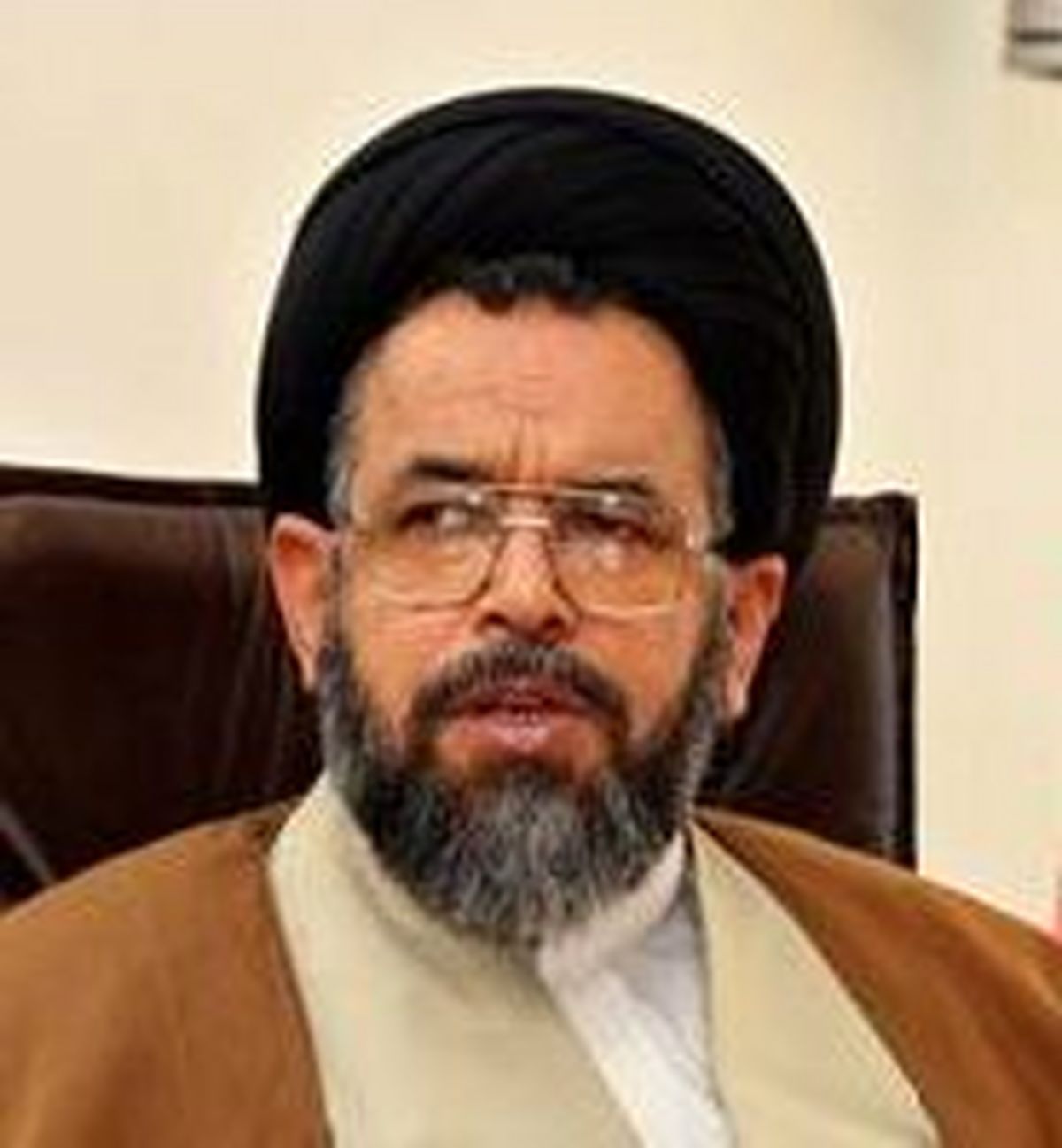 روحانی حلقه اطرافیانش را چه می نامد؟