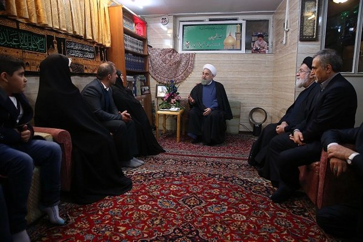 تجلیل رییس جمهور از صبر و فداکاری مادر شهیدان باقری زند