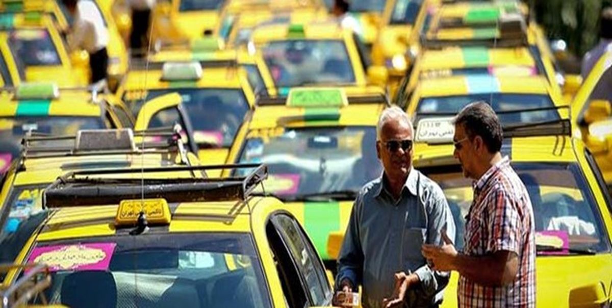 تمامی رانندگان تاکسی باید تا پایان آذر پروانه هوشمند دریافت کنند