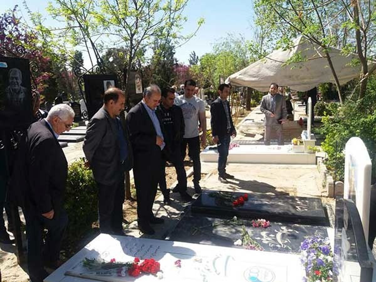 حضور تاج بر سر مزار پیشکسوتان فوتبال