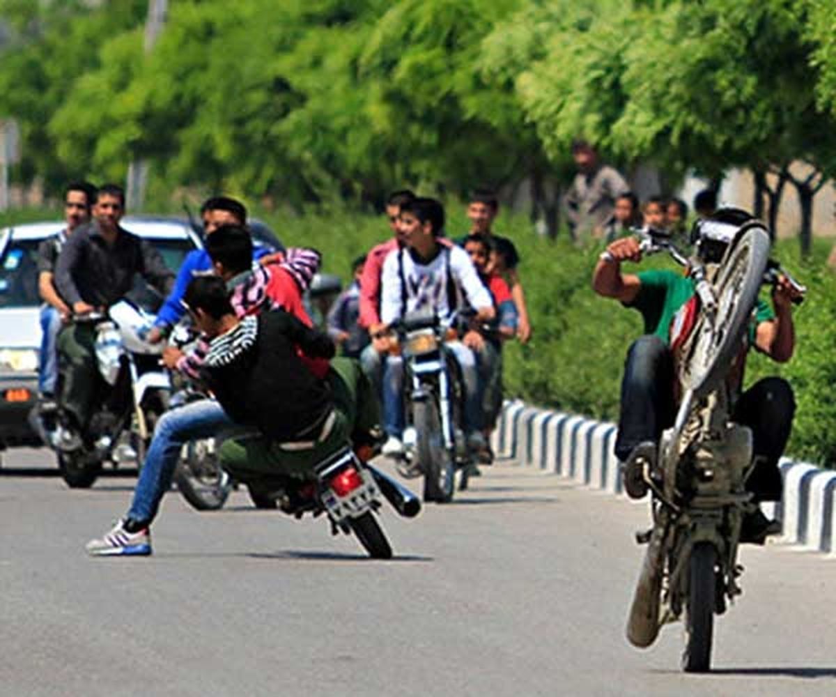 تذکر به شهردار تهران درباره کورس شبانه موتورسوران