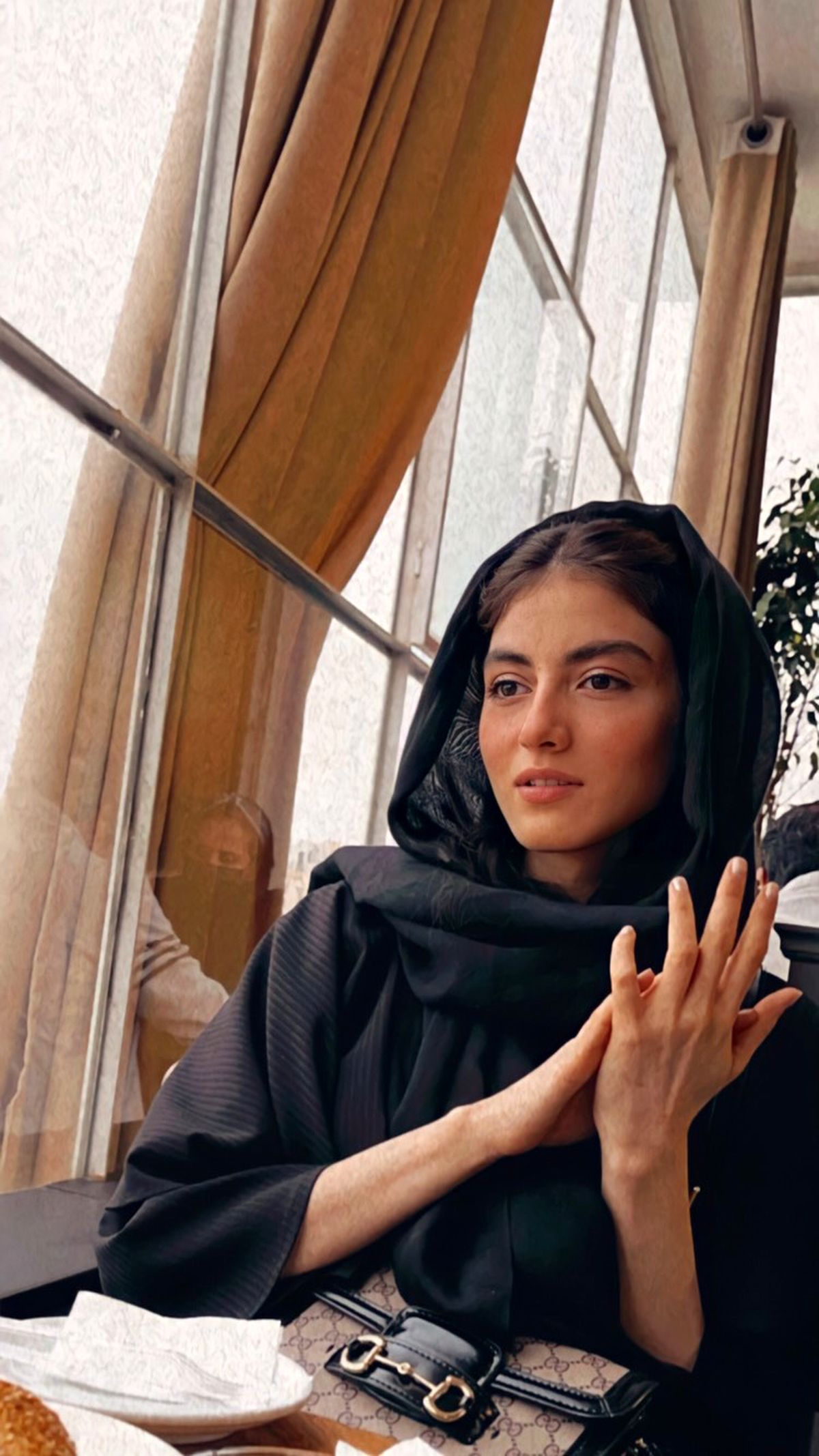 کافه گردی های پردیس پور عابدینی + عکس