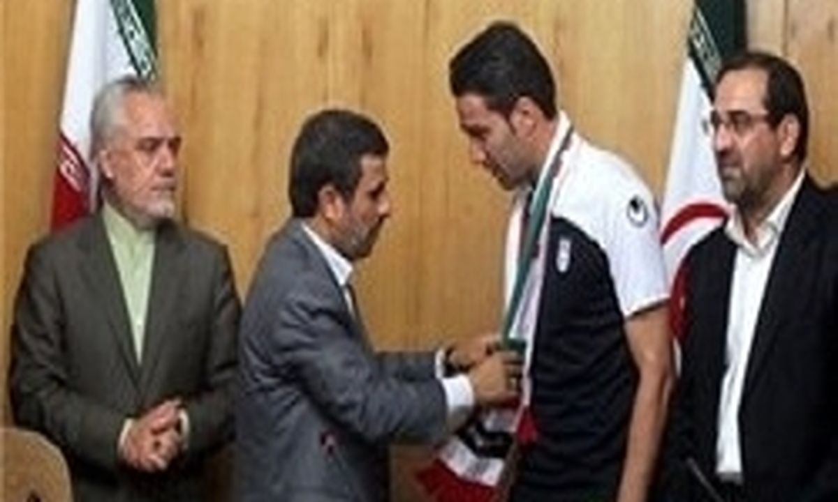 خاتمی، هاشمی واحمدی‌نژادچه هدایایی به فوتبالیست هادادند؟