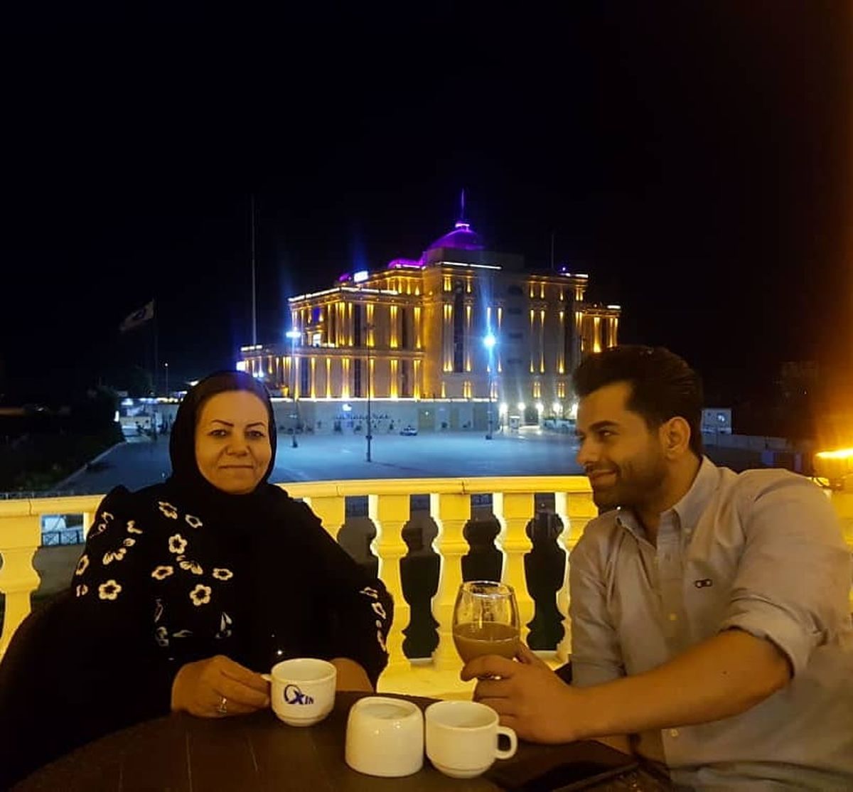 رضا بهرام با تمام زندگی اش در کاخی مجلل+عکس