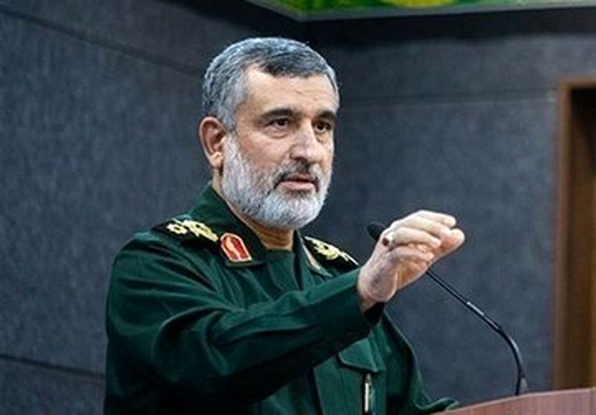 تصویری خاص از سردار حاجی زاده در کنار شهدای مقاومت