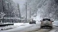 بارش برف جاده کرج - چالوس را لغزنده کرد