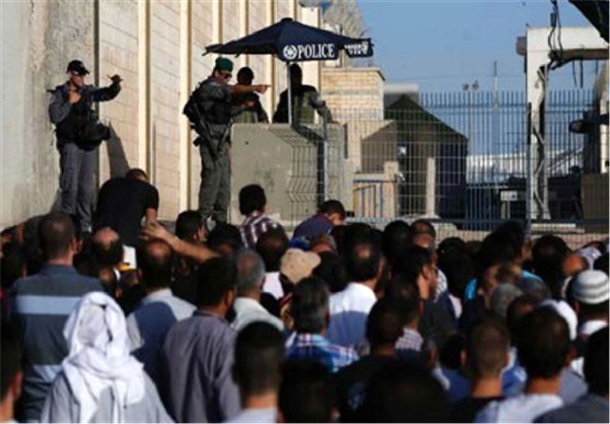 حضور هزاران فلسطینی در مسجد الاقصی همزمان با روز قدس 