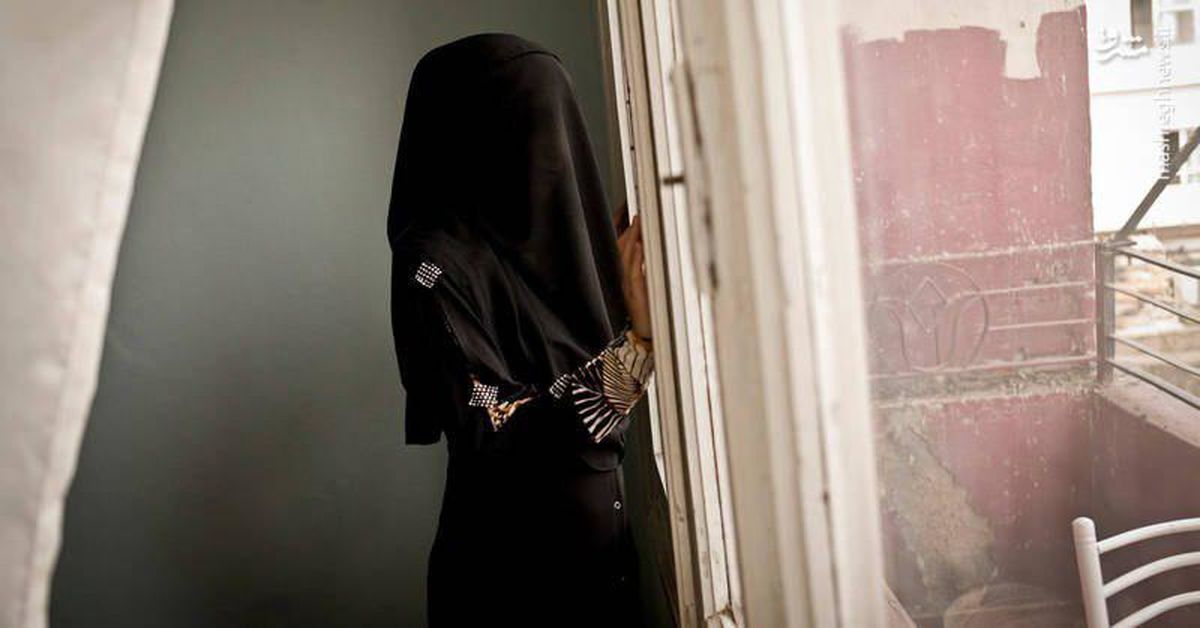 زنی که برای جوانان داعشی سنگ تمام می‌گذارد/ عکس