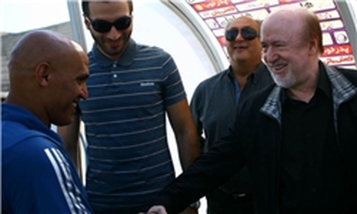 افتخاری نیامد، خبرنگاران رفتند