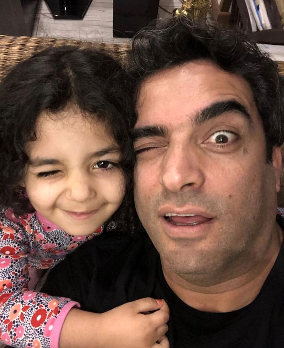 چهره بامزه منوچهر هادی و دخترش + عکس