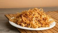طرز تهیه پیاز داغ مجلسی ترد و چیپسی خوشرنگ کاراملی برای تزیین آش و غذای نذری