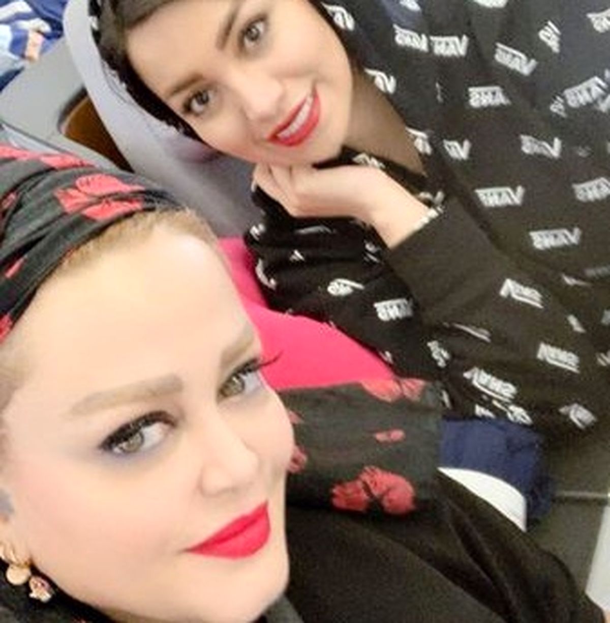 بهاره رهنما و همسفر زیبایش در هواپیما+عکس