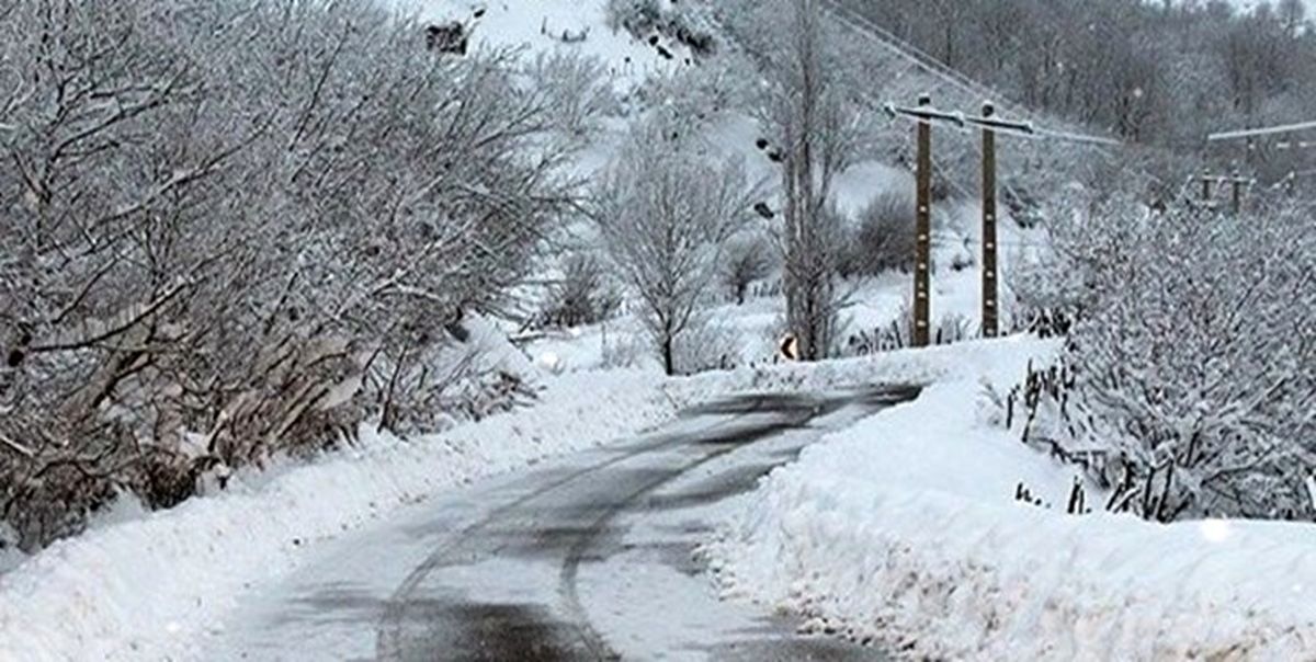 لغزندگی محورهای استان سمنان به دلیل بارش برف و باران