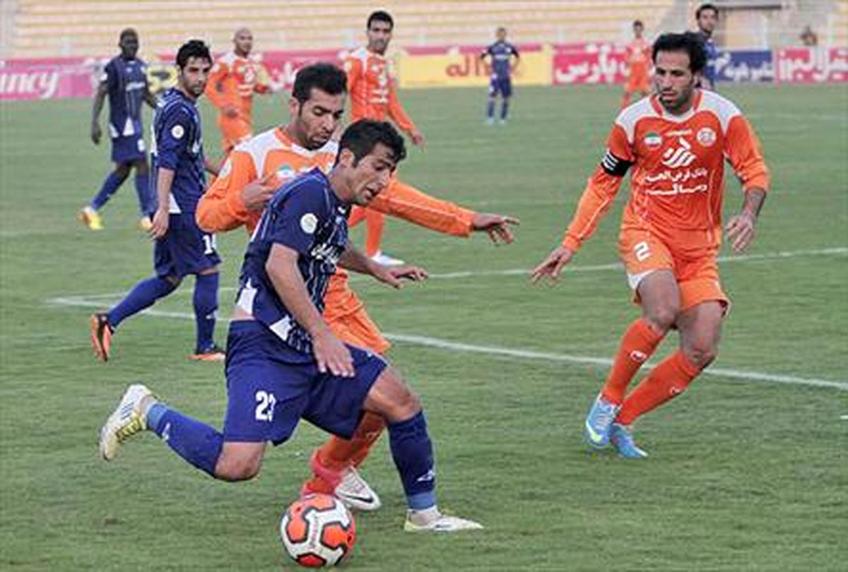 بازیکن کمکی استقلال نمی تواند کمکی کند!