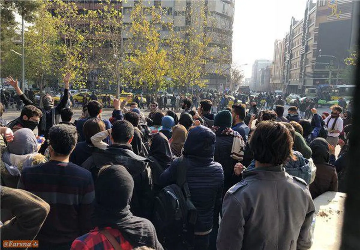 تجمع فروشندگان کیف و کفش در تهران بخاطر گرانی