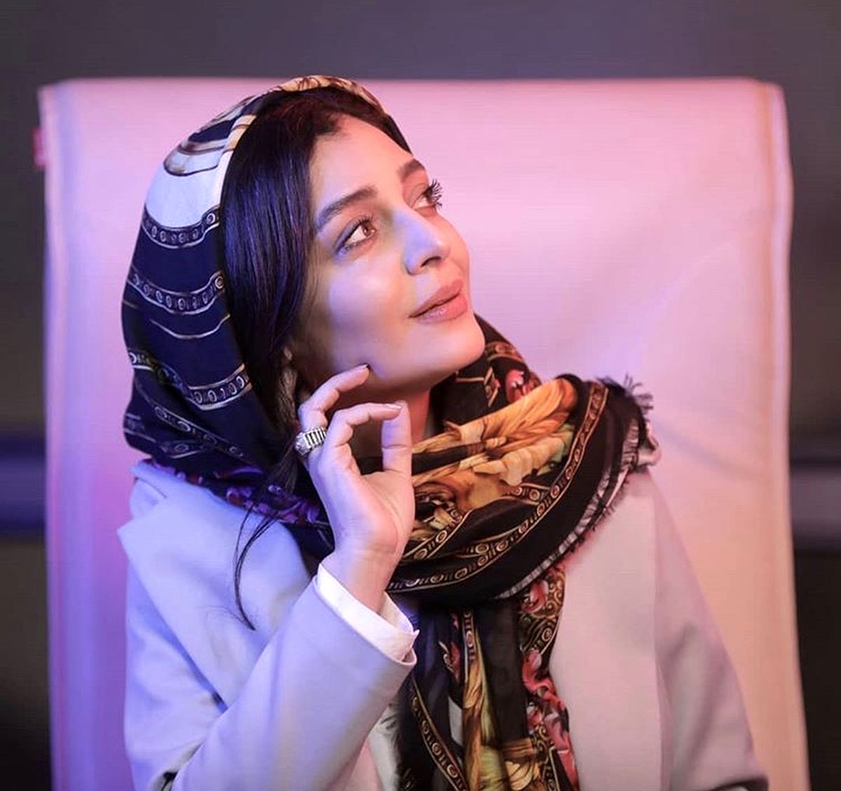 نگاه عاشقانه ساره بیات + عکس