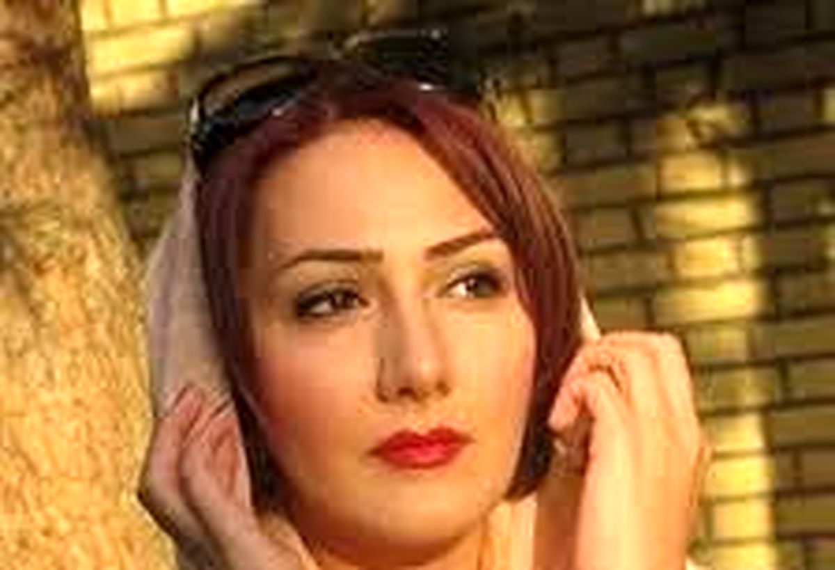 سرگردانی «گلاره جباری» در کافه‌ها/عکس