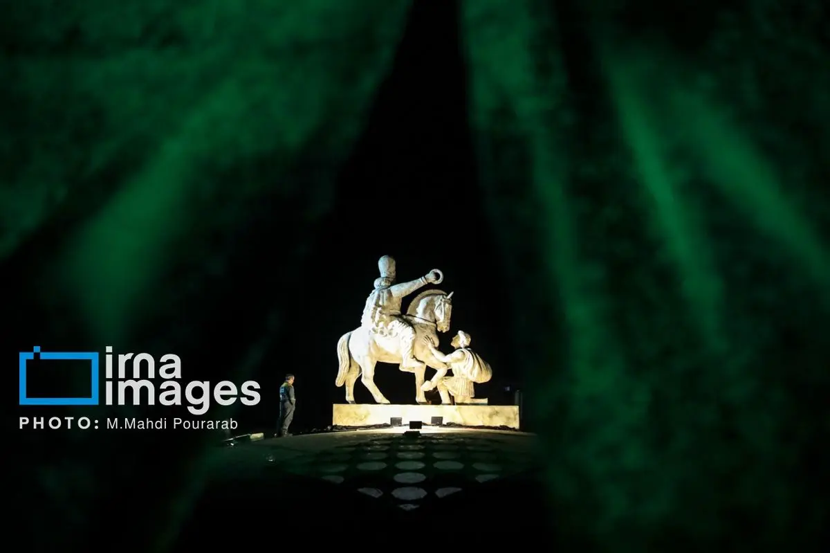 رونمایی از مجسمه والرین میدان انقلاب + تصاویر