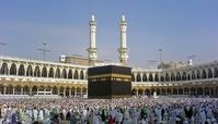 به فقرا کمک کنیم یا به حج برویم