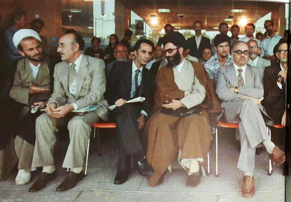 عکس زیرخاکی از رهبری در دوران جوانی