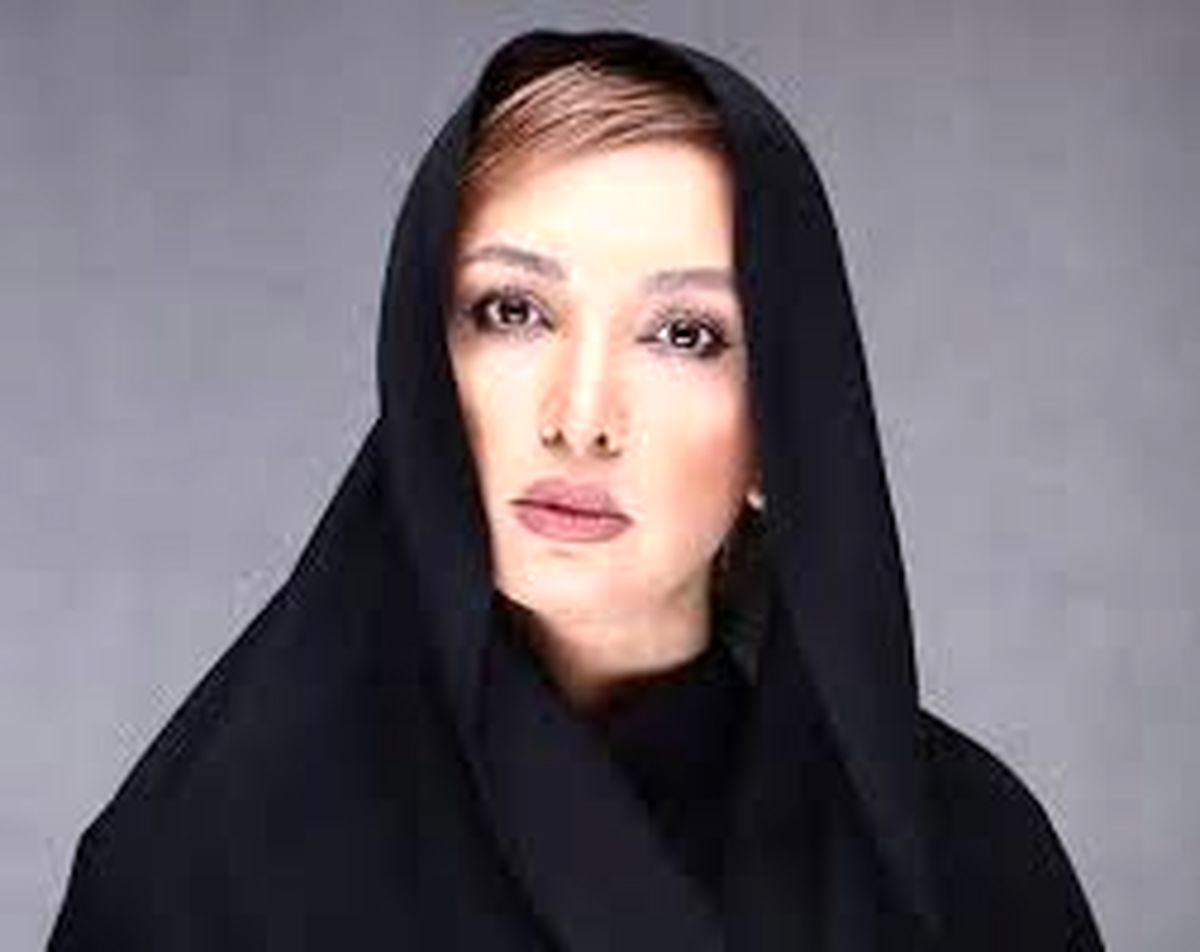 چهره نصفه و نیمه روناک یونسی /عکس