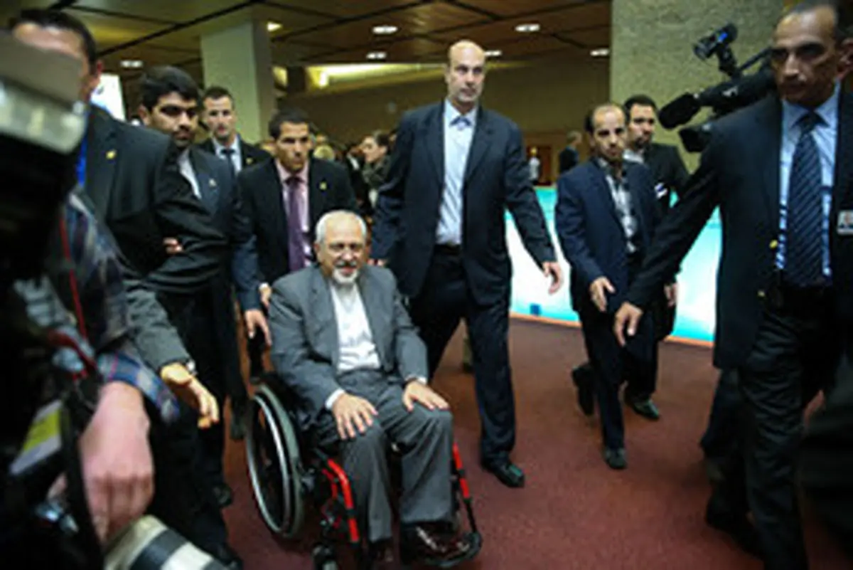 کمر درد ظریف باعث شد که یخ روابط شکسته شود