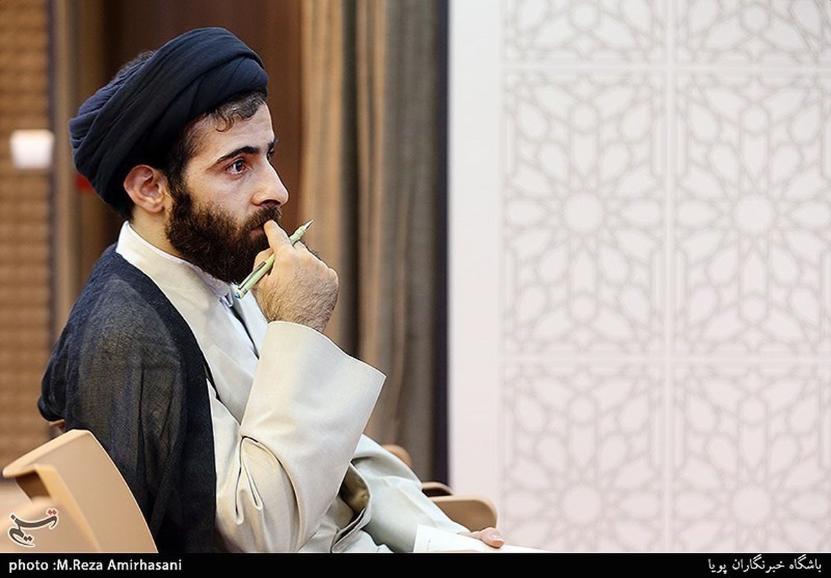 ماجرای صحبت‌های درگوشی یک شاعر با رهبر انقلاب