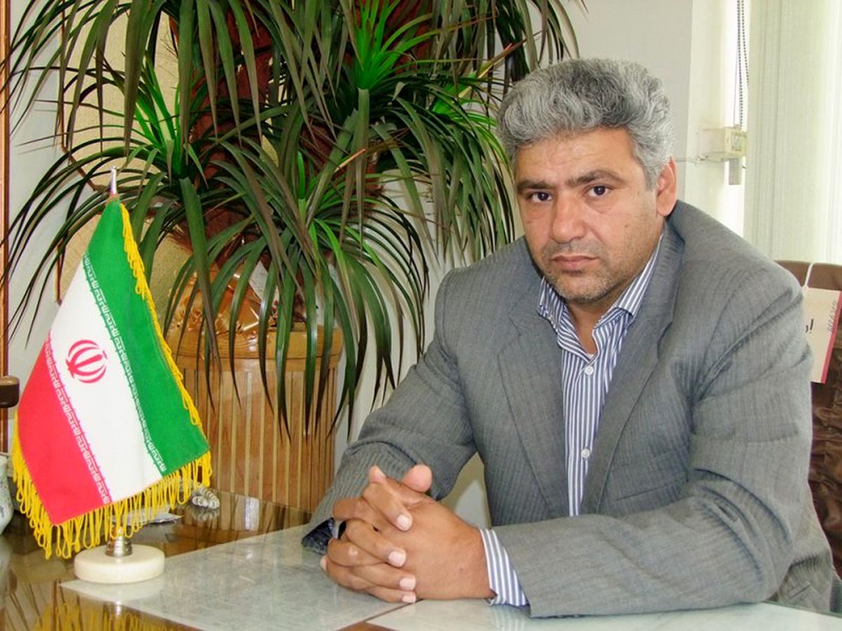 آنچه خودشان دوست دارند گفته شود را به جامعه القاء نکنند