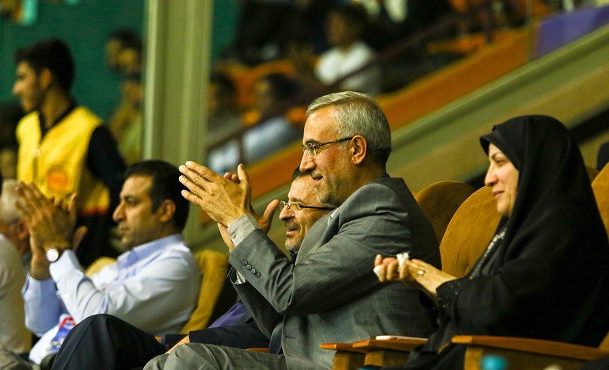 فدراسیون والیبال مسئولان ورزش و قانون را دور زد