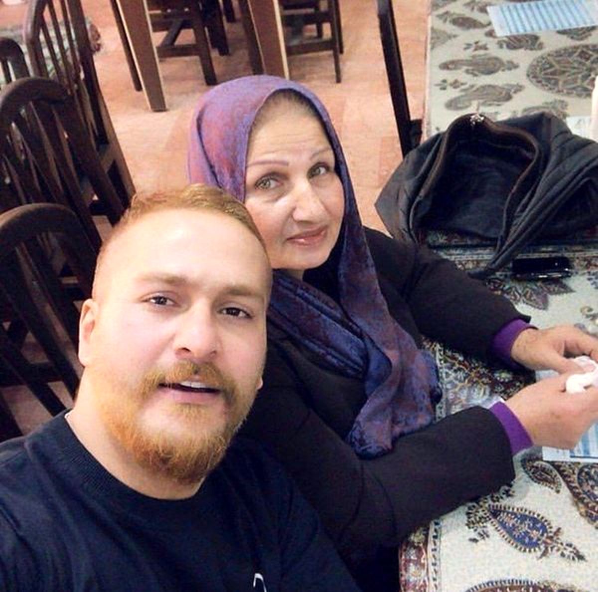 میلاد کی مرام با موهای رنگ شده در کنار مادرش+عکس