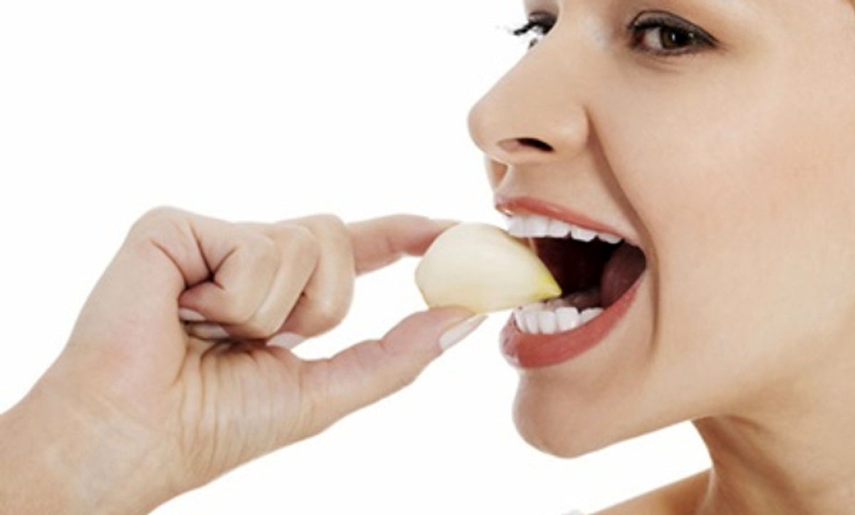 چگونه بوی بد سیر را از بین ببریم؟ 