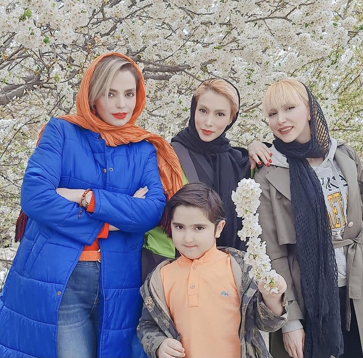 سپیده خداوردی و پسر و دوستانش در یک باغ + عکس