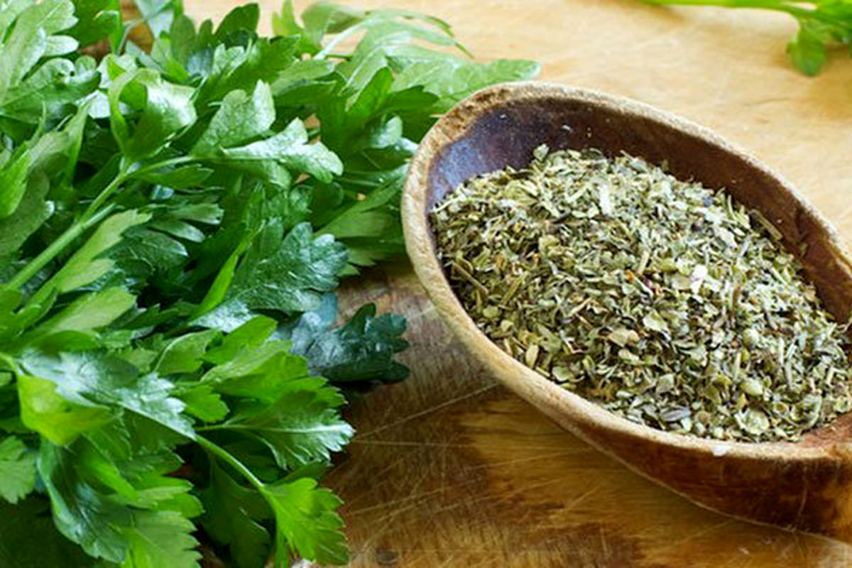 سبزی طبسی سوغاتی که عطرش از یاد نمی‌رود

