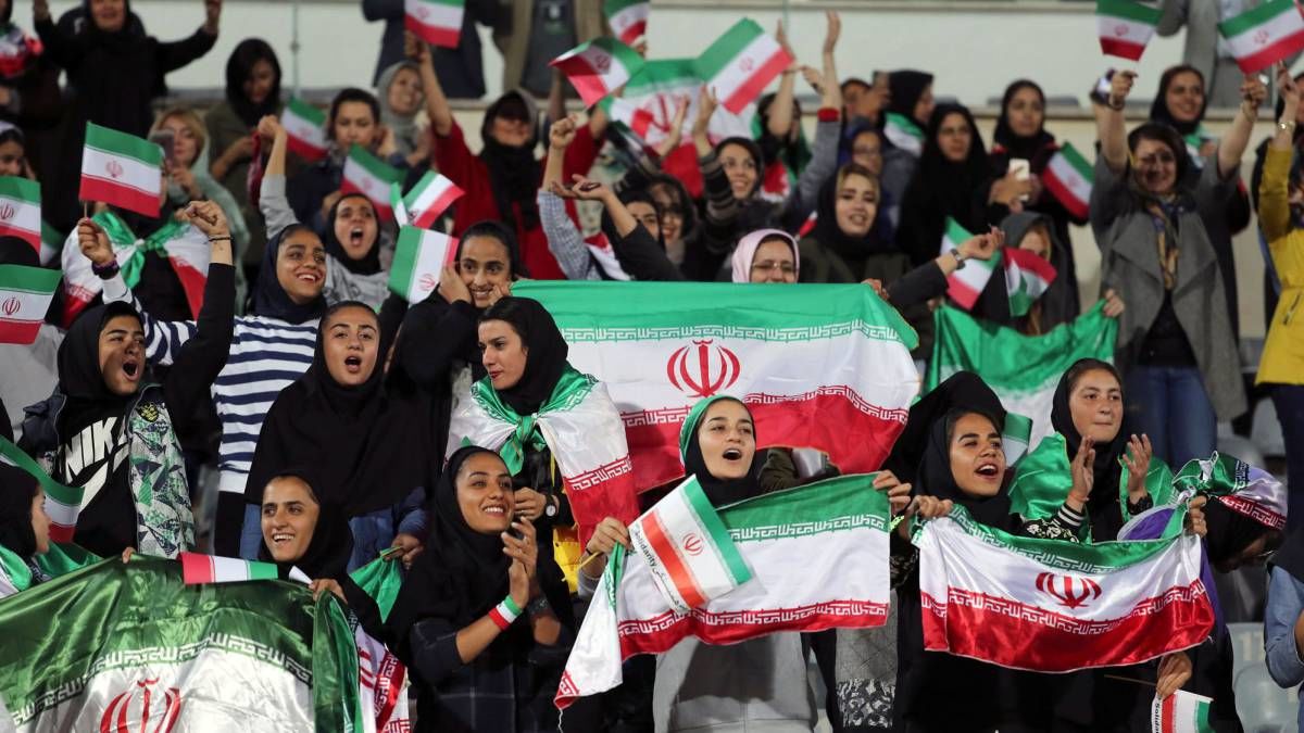 حضور زنان در ورزشگاه‌ها نیاز به قانون ندارد