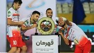 سلفی بازیکنان فولاد در جشن قهرمانی جام حذفی + عکس