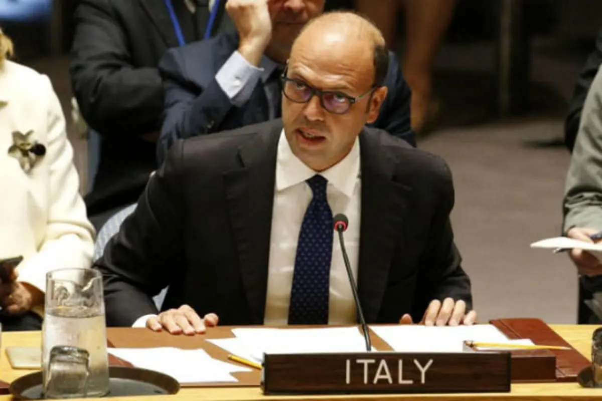 رم سفیر کره شمالی را اخراج می کند