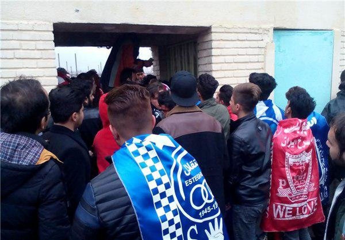 هواداران استقلال، پرسپولیس و تراکتور جایزه می‌گیرند