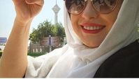 برج میلاد در دستان مهراوه شریفی نیا افتاد+عکس