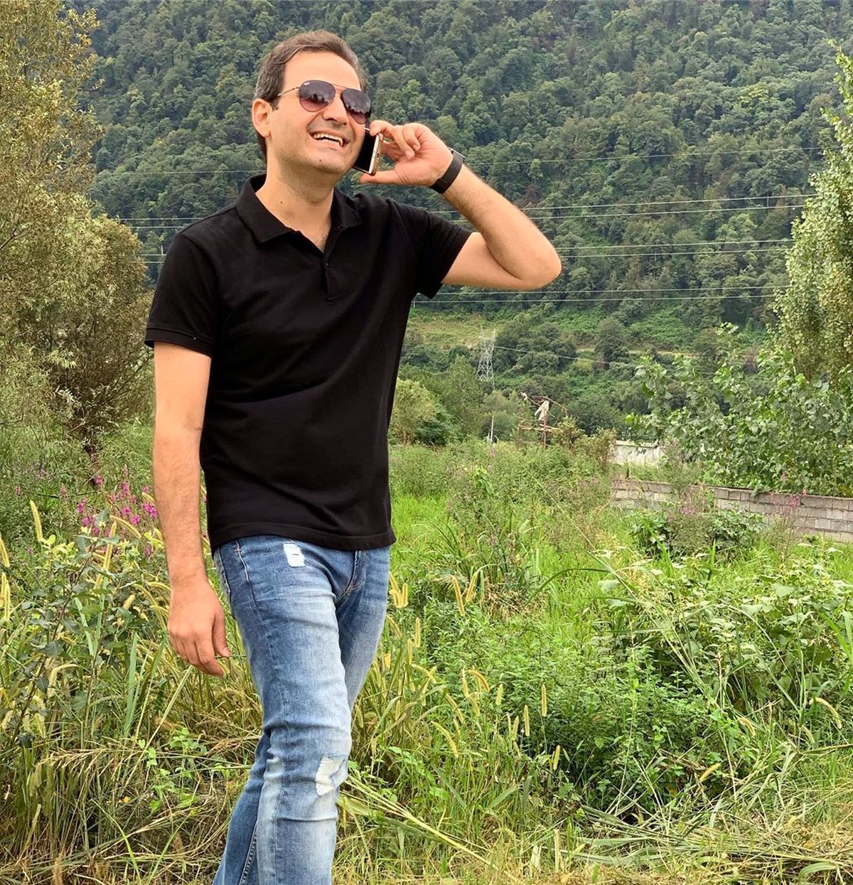 آقای مجری خوش صدا در طبیعت+عکس