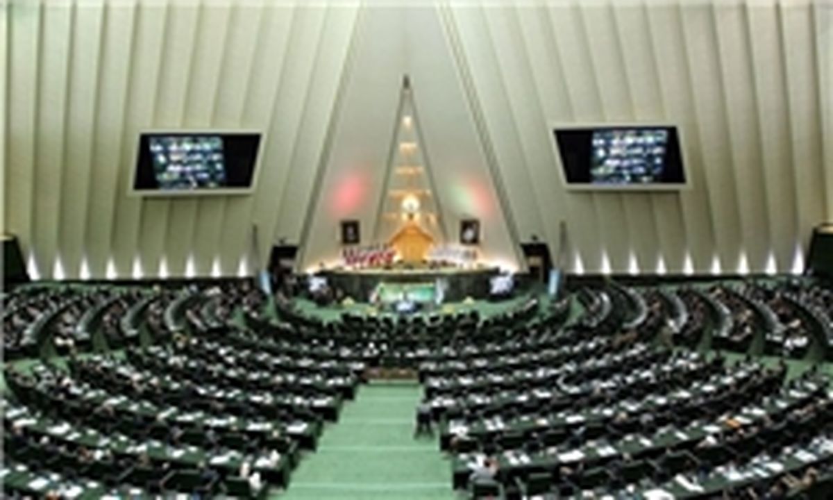 قاضی‌زاده و علوی به نمایندگان مجلس گزارش می‌دهند