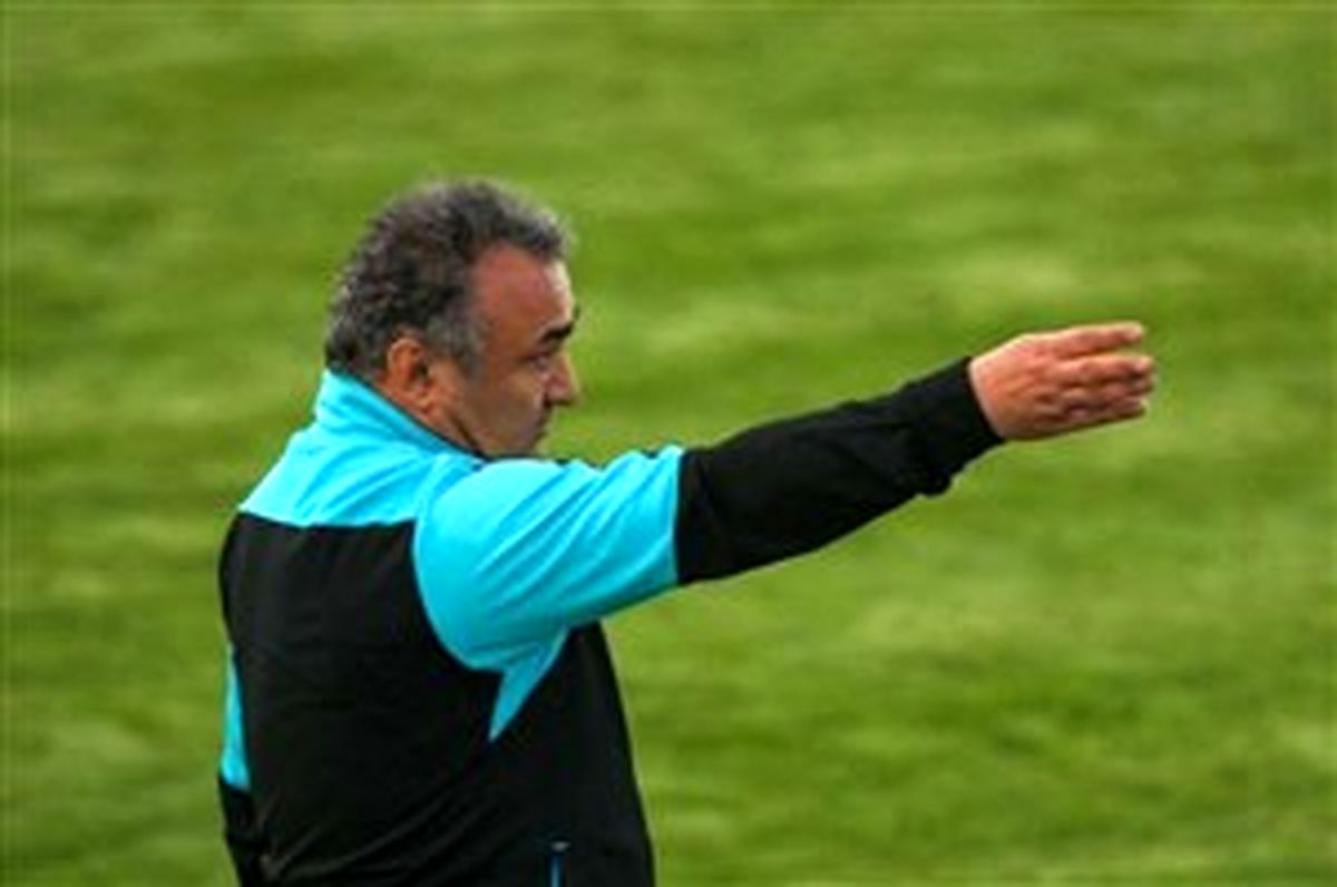 دست نشان: پول داشتیم به بازیکنانم می‌دادم نه فروزان