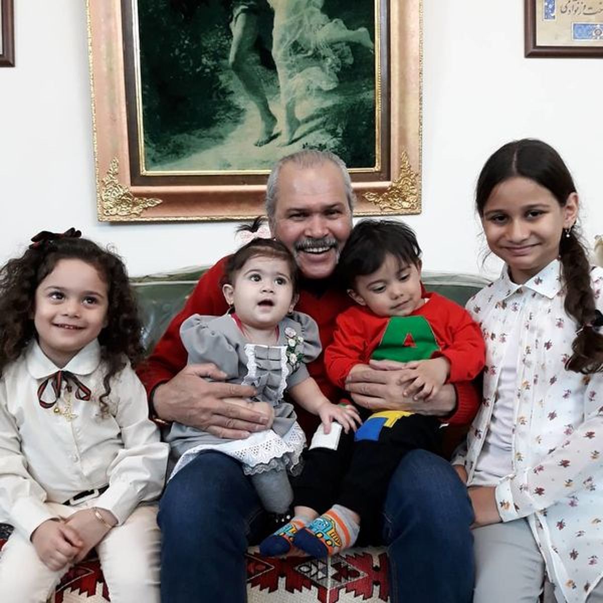 آقای بازیگر و نوه های قد و نیم قدش + عکس