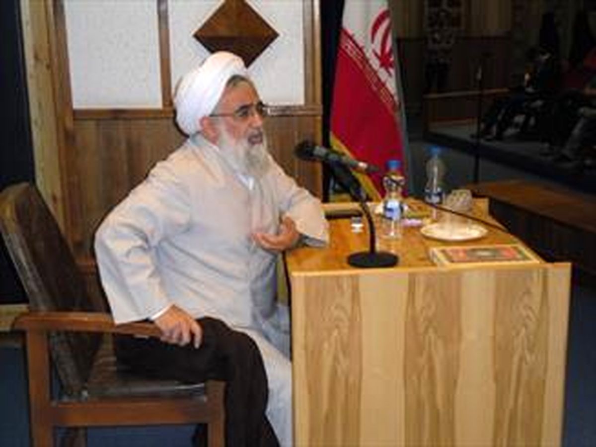 مخالف حضور هاشمی و مشایی هستم